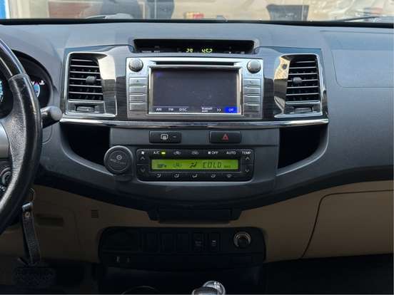 TOYOTA-HILUX SW4-2015