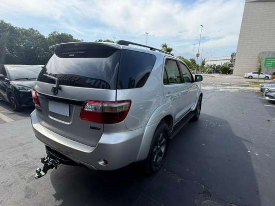 TOYOTA-HILUX SW4-2010