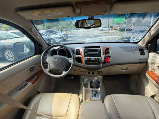 TOYOTA-HILUX SW4-2010