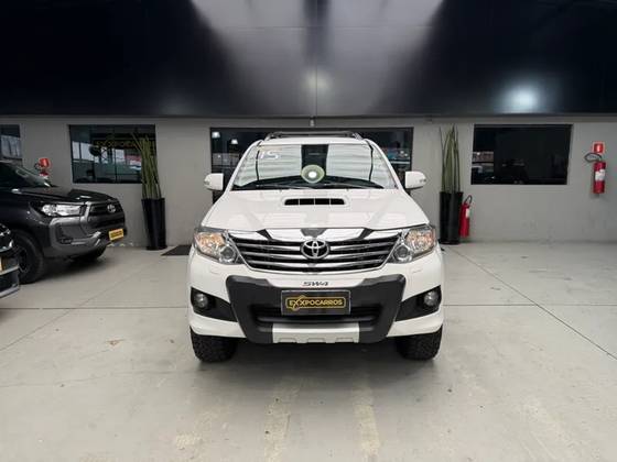 TOYOTA HILUX SW4 3.0 SRV 4X4 7 LUGARES 16V TURBO INTERCOOLER DIESEL 4P AUTOMÁTICO