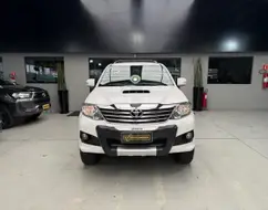 TOYOTA HILUX SW4 3.0 SRV 4X4 7 LUGARES 16V TURBO INTERCOOLER DIESEL 4P AUTOMÁTICO TOYOTA HILUX SW4 3.0 SRV 4X4 7 LUGARES 16V TURBO INTERCOOLER DIESEL 4P AUTOMÁTICO