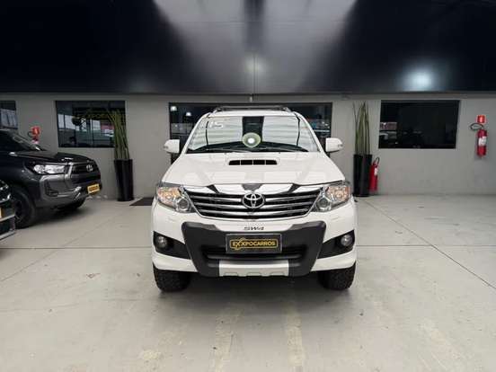 TOYOTA-HILUX SW4-3.0 SRV 4X4 7 LUGARES 16V TURBO INTERCOOLER DIESEL 4P AUTOMÁTICO TOYOTA-HILUX SW4-2015