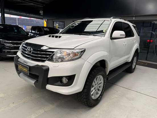 TOYOTA-HILUX SW4-2015