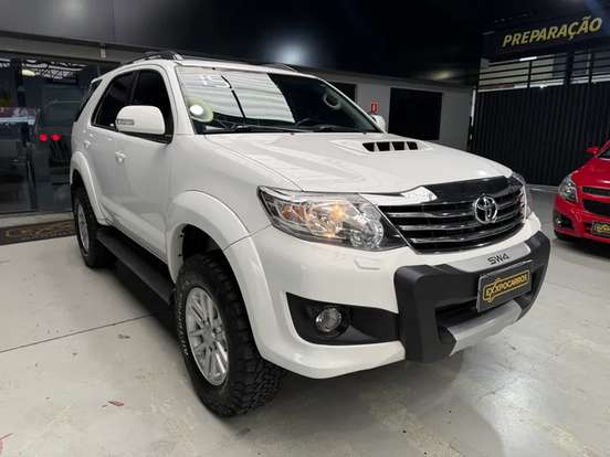 TOYOTA-HILUX SW4-3.0 SRV 4X4 7 LUGARES 16V TURBO INTERCOOLER DIESEL 4P AUTOMÁTICO TOYOTA-HILUX SW4-2015