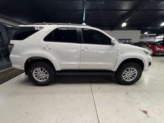TOYOTA-HILUX SW4-3.0 SRV 4X4 7 LUGARES 16V TURBO INTERCOOLER DIESEL 4P AUTOMÁTICO TOYOTA-HILUX SW4-2015