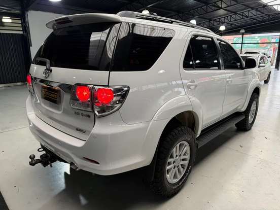 TOYOTA-HILUX SW4-3.0 SRV 4X4 7 LUGARES 16V TURBO INTERCOOLER DIESEL 4P AUTOMÁTICO TOYOTA-HILUX SW4-2015