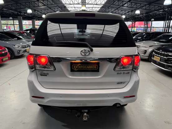 TOYOTA-HILUX SW4-2015