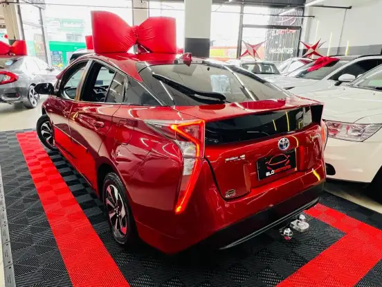 TOYOTA-PRIUS-2018