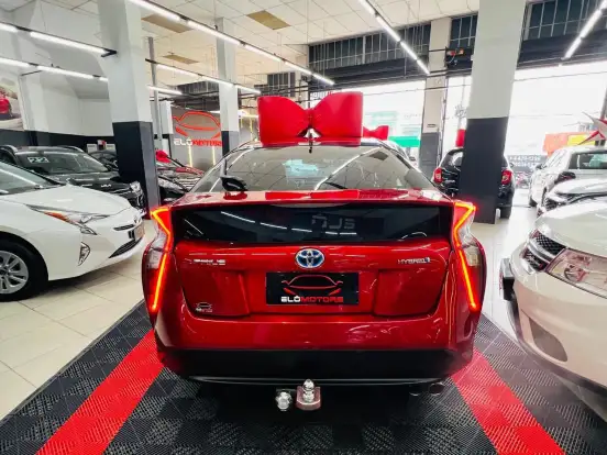 TOYOTA-PRIUS-2018