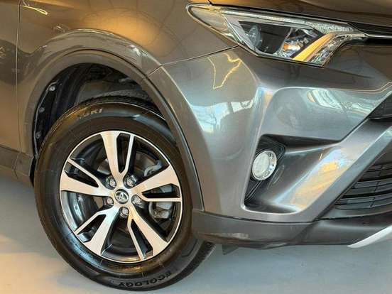 TOYOTA-RAV4-2018