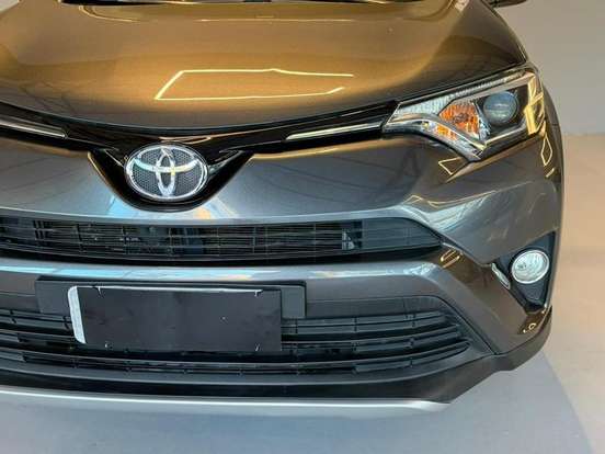 TOYOTA-RAV4-2018