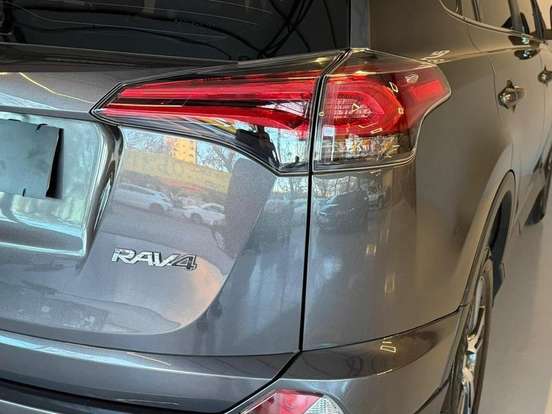 TOYOTA-RAV4-2018
