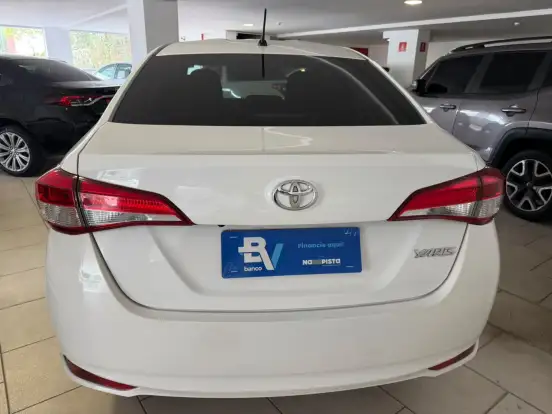 TOYOTA-YARIS-2023