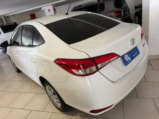 TOYOTA-YARIS-2023