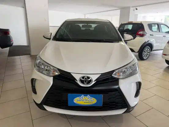 TOYOTA-YARIS-2023