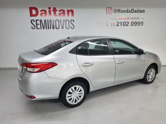 TOYOTA-YARIS-2024