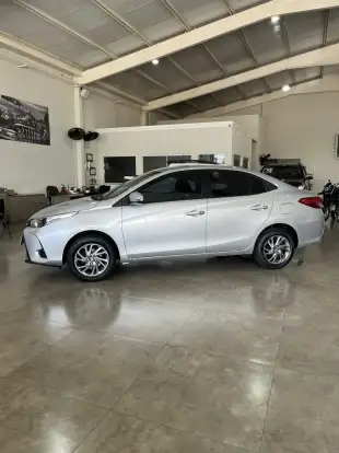 TOYOTA-YARIS-2022