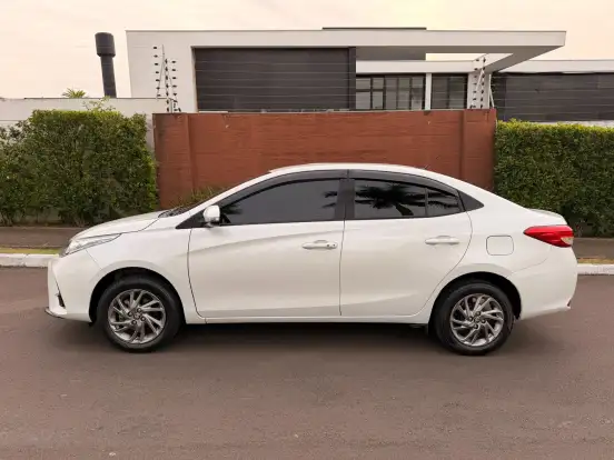 TOYOTA-YARIS-2023