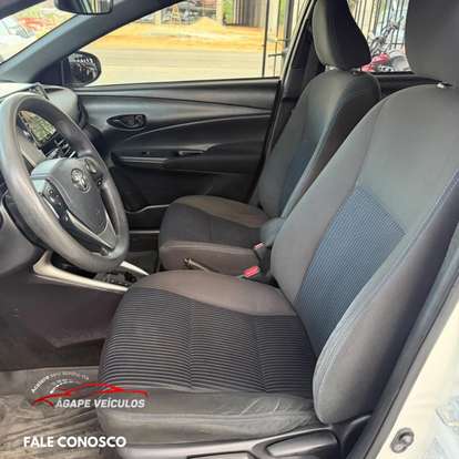TOYOTA-YARIS-2019