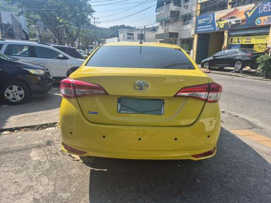 TOYOTA-YARIS-2023