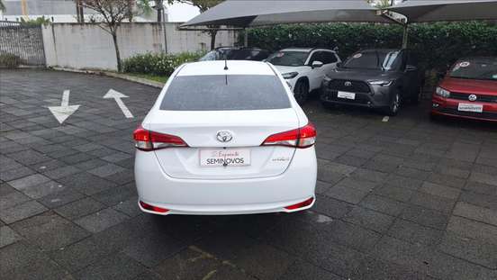 TOYOTA-YARIS-2023