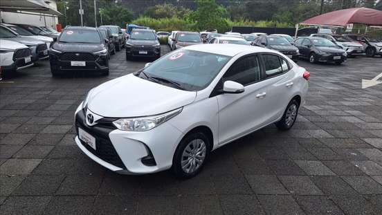 TOYOTA-YARIS-2023