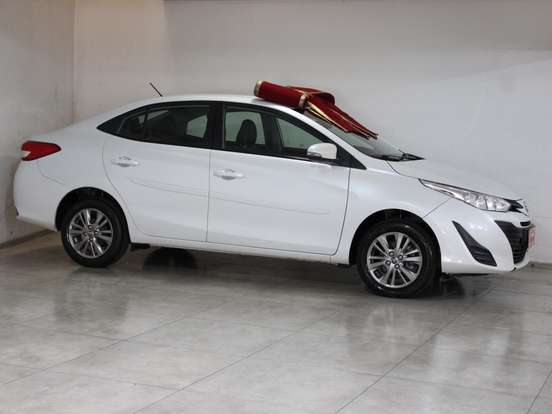 TOYOTA-YARIS-2020