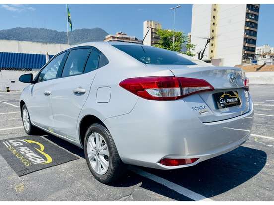 TOYOTA-YARIS-2018
