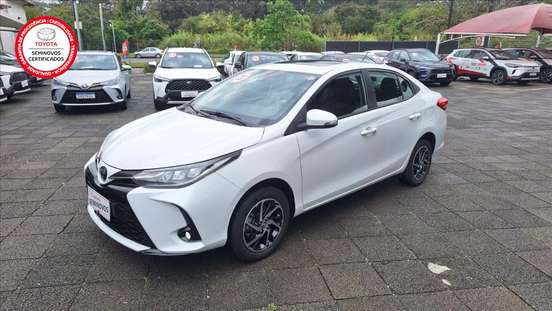 TOYOTA-YARIS-2023