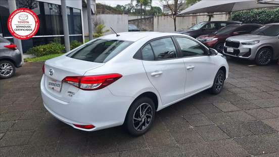 TOYOTA-YARIS-2023