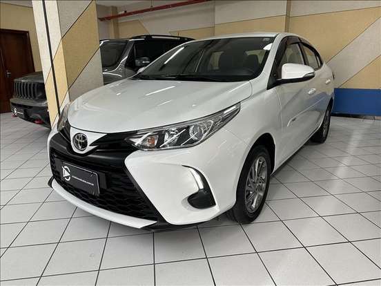 TOYOTA-YARIS-2023