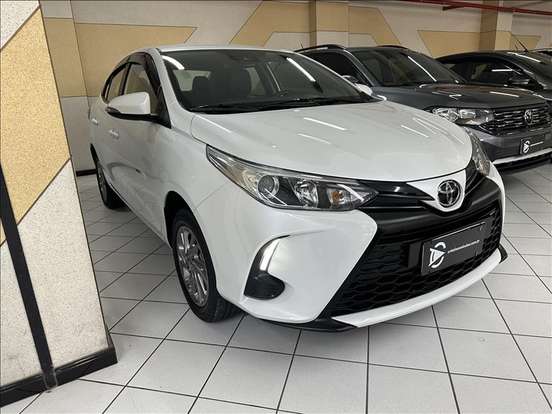TOYOTA-YARIS-2023