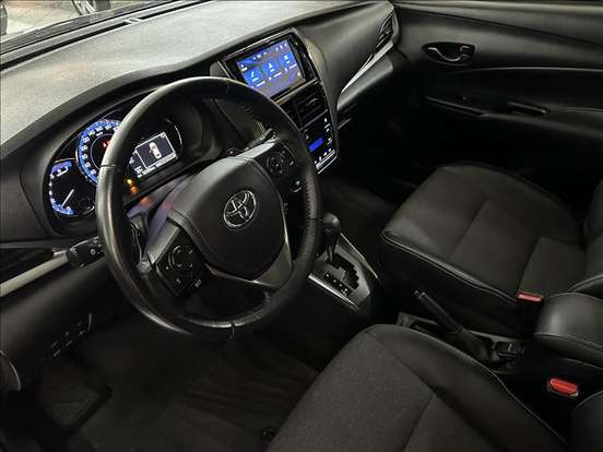 TOYOTA-YARIS-2023