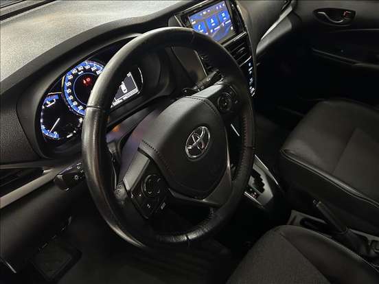 TOYOTA-YARIS-2023