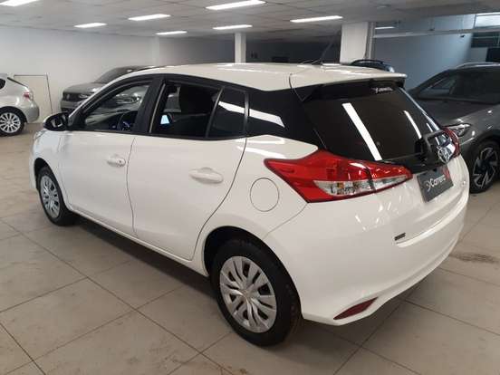 TOYOTA-YARIS-2022