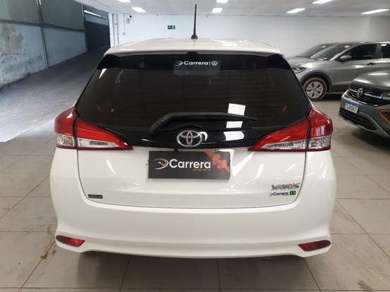 TOYOTA-YARIS-2022
