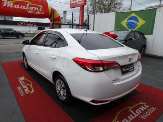 TOYOTA-YARIS-2024