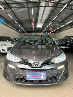 TOYOTA-YARIS-2021