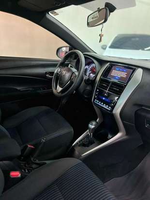 TOYOTA-YARIS-2021