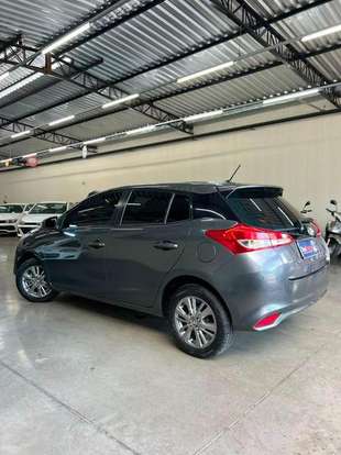 TOYOTA-YARIS-2021