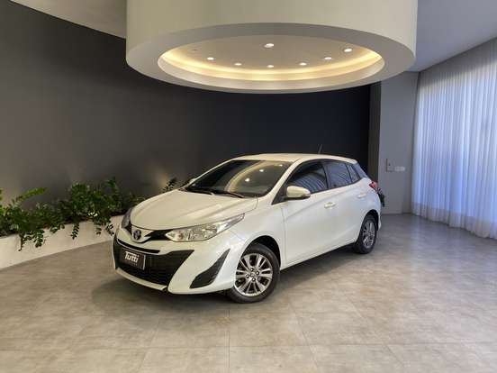TOYOTA-YARIS-2021