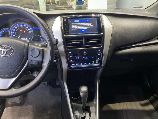 TOYOTA-YARIS-2021