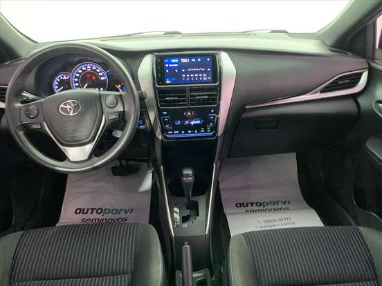 TOYOTA-YARIS-2019