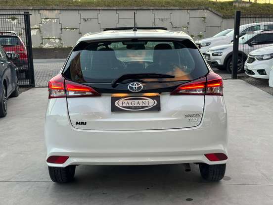 TOYOTA-YARIS-2022