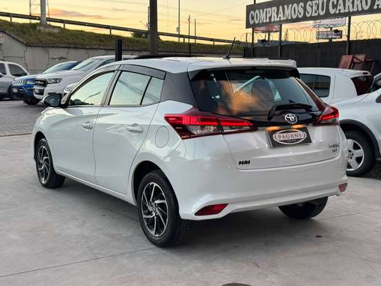 TOYOTA-YARIS-2022