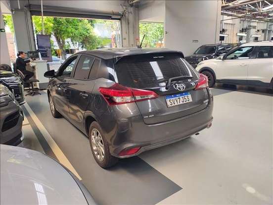 TOYOTA-YARIS-2024