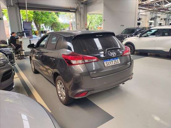TOYOTA-YARIS-2024
