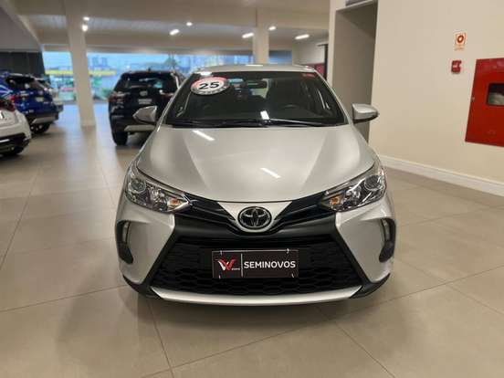 TOYOTA-YARIS-2024