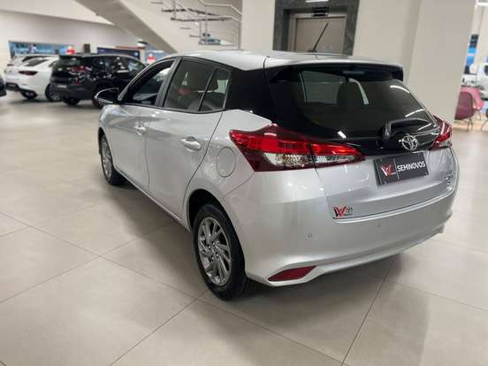 TOYOTA-YARIS-2024