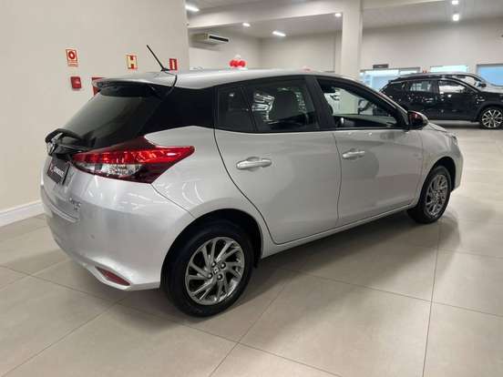 TOYOTA-YARIS-2024